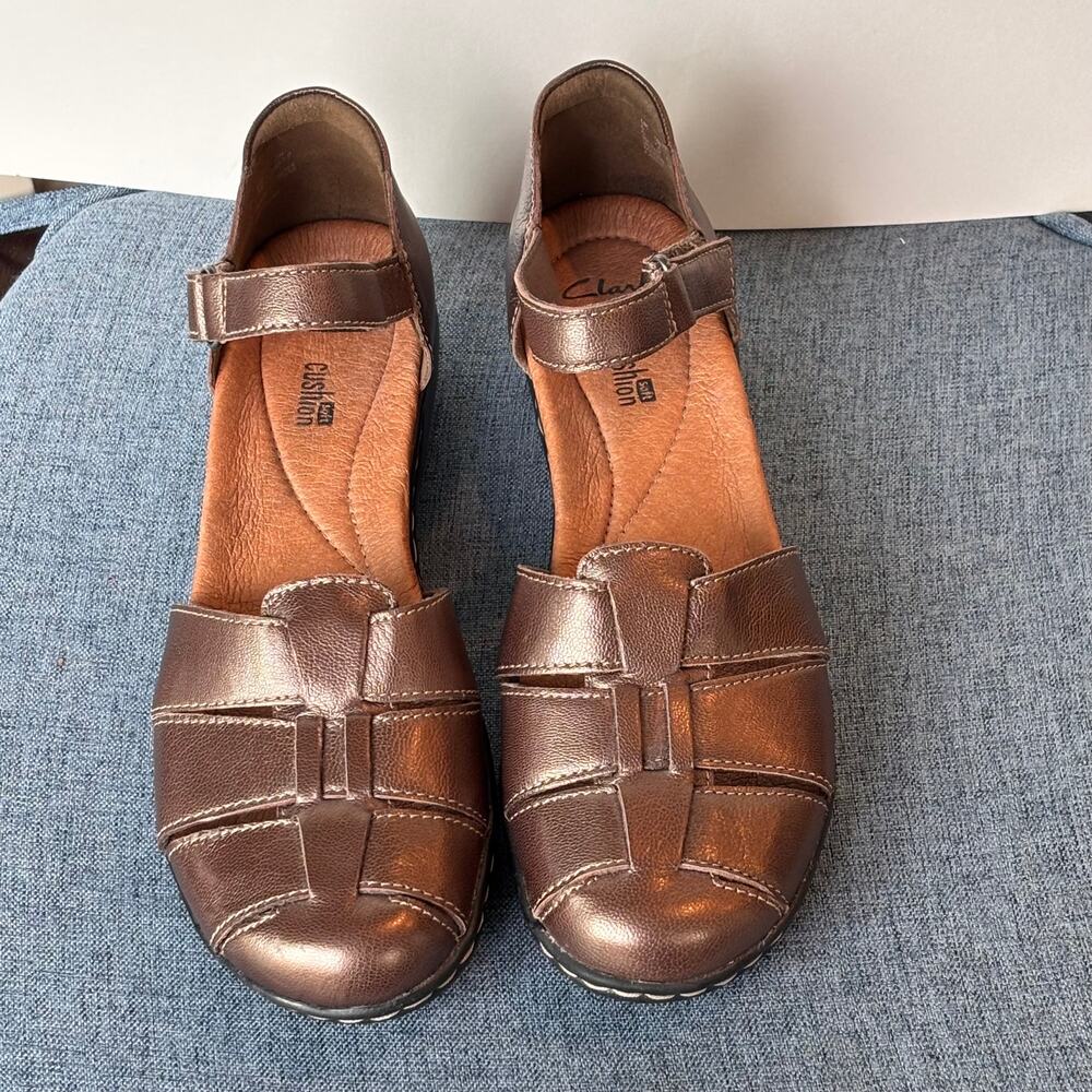 Clarks NWOT women's closed toe sandals size US 7.5
